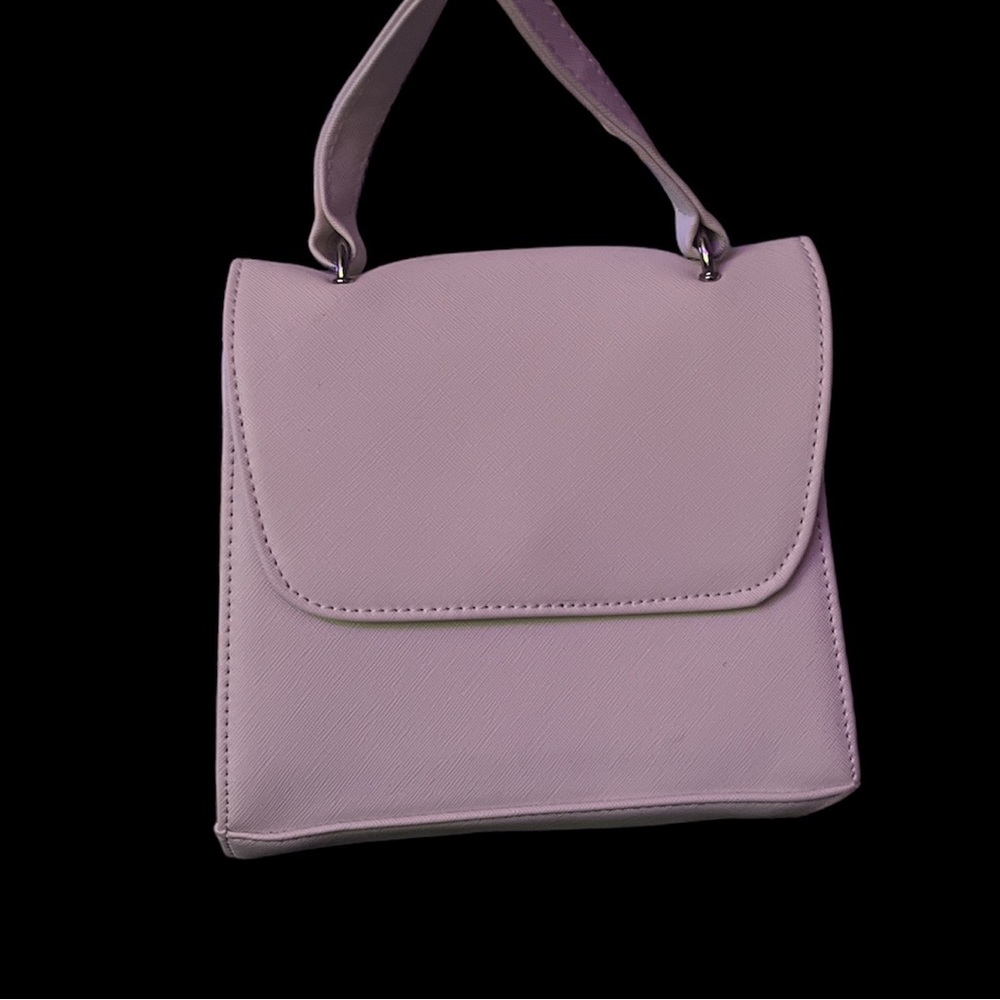 Super cute, hand, held or over the shoulder bag!